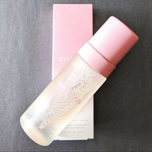 Kylie Kardashian Skin Foaming Face wash Full size